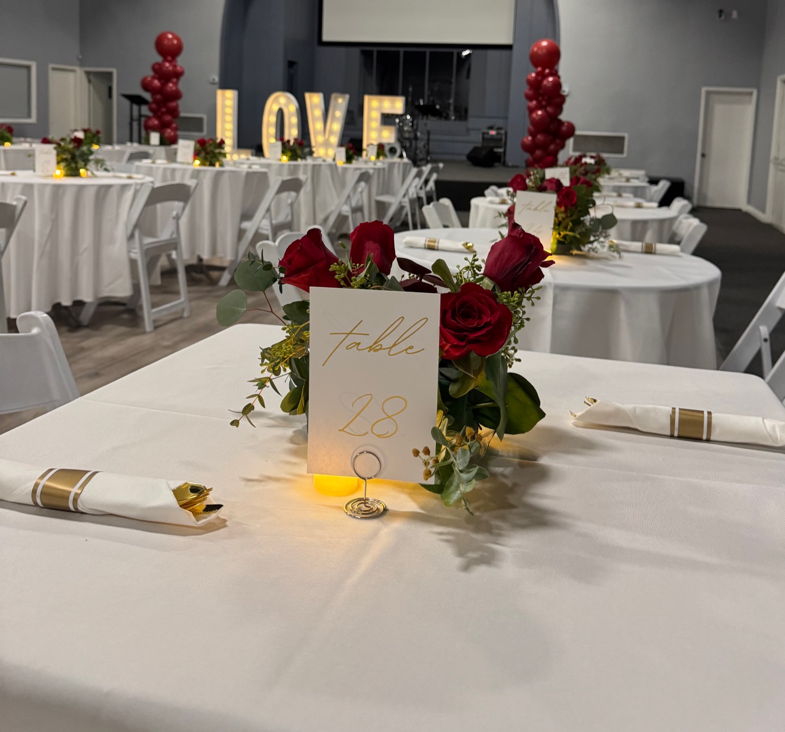Valentine's-Day-dining-tables-decorated-by-Marci-Events
